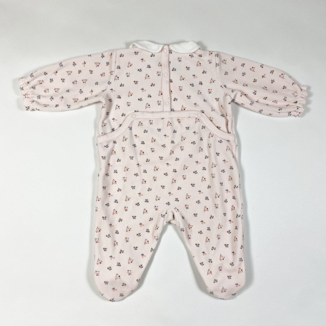 Petit Bateau rosafarbener Samtpyjama mit Blumendruck und Blütenkragen 3M/60