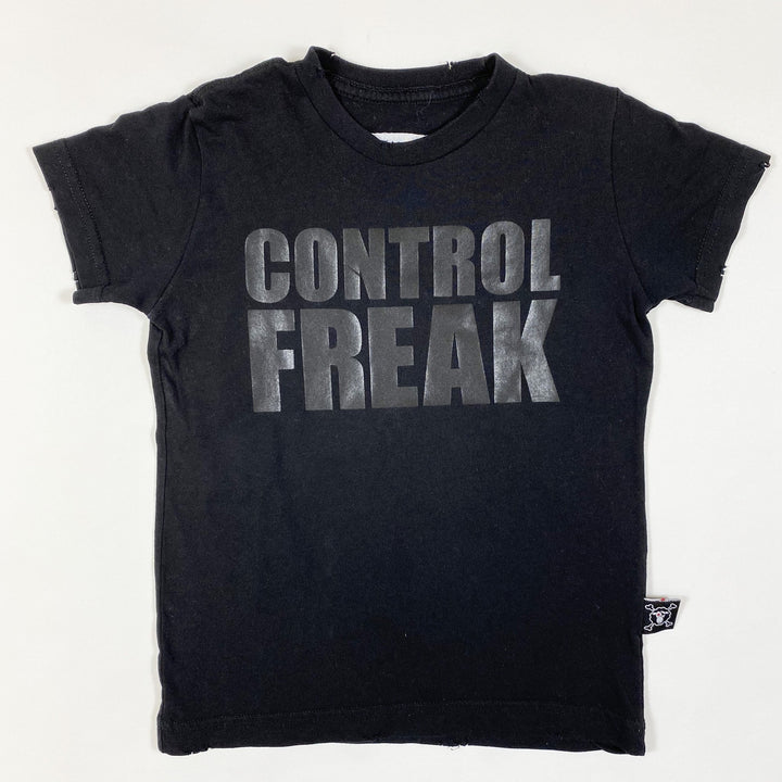 Nununu World T-Shirt mit Control Freak-Aufdruck 2-3Y