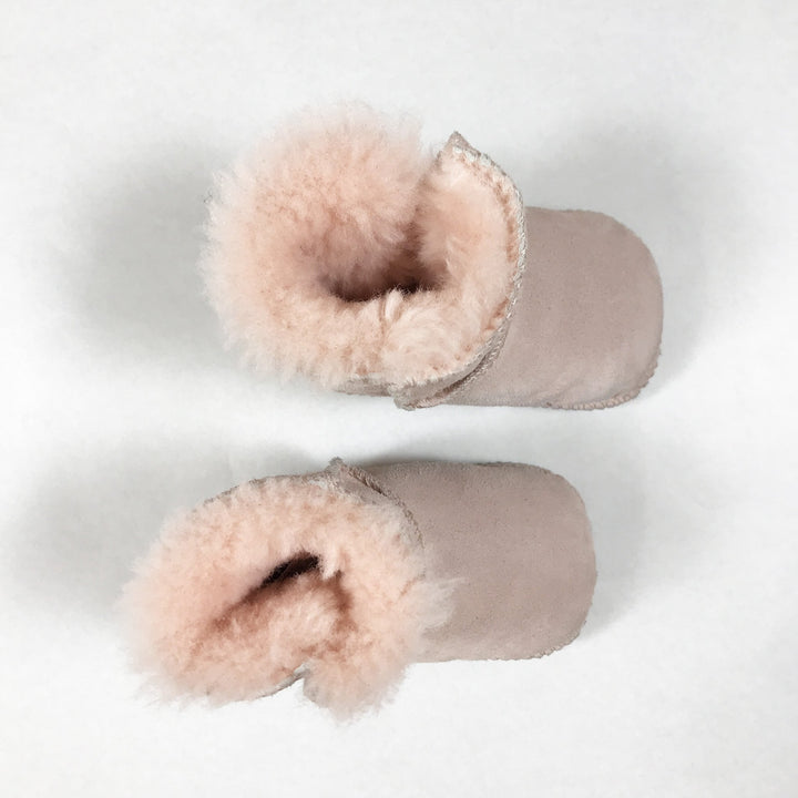 UGGS light pink fur lined boots 18