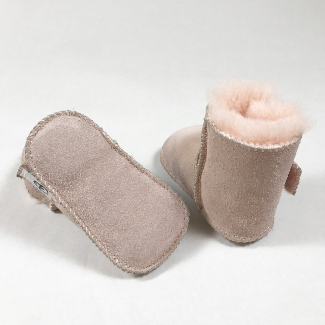 UGGS light pink fur lined boots 18